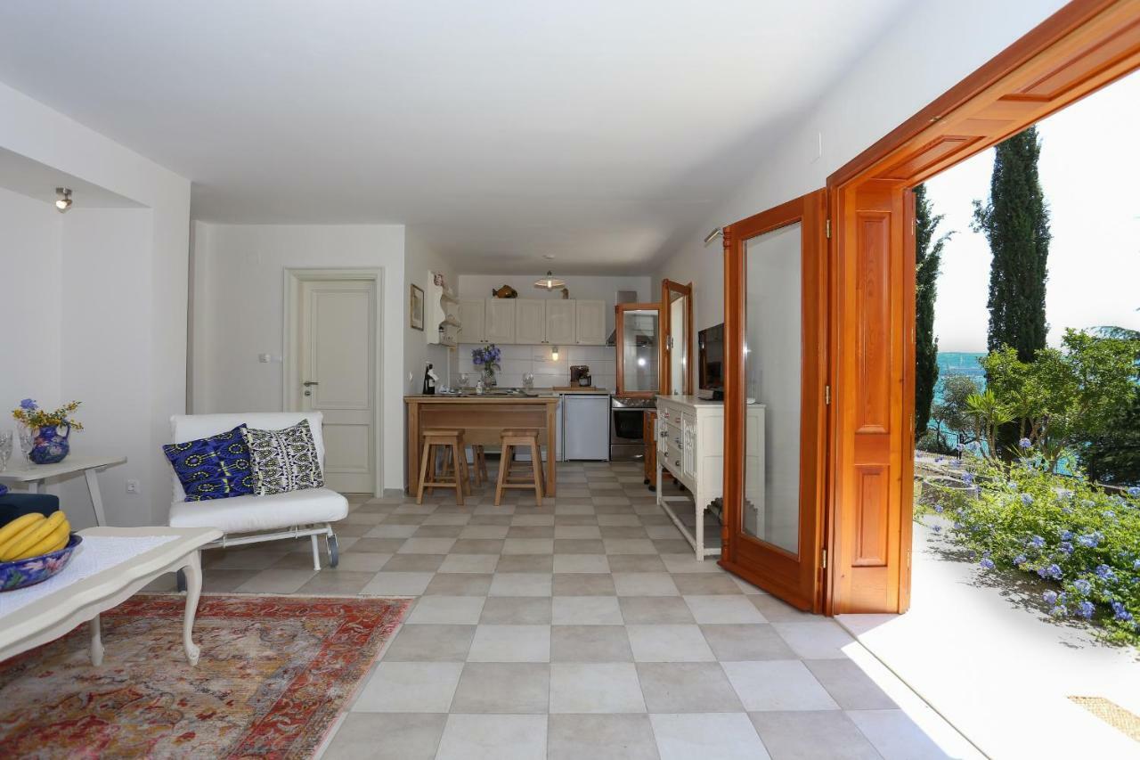 Secret Garden Barada Beach Apartment Trogir Exterior foto