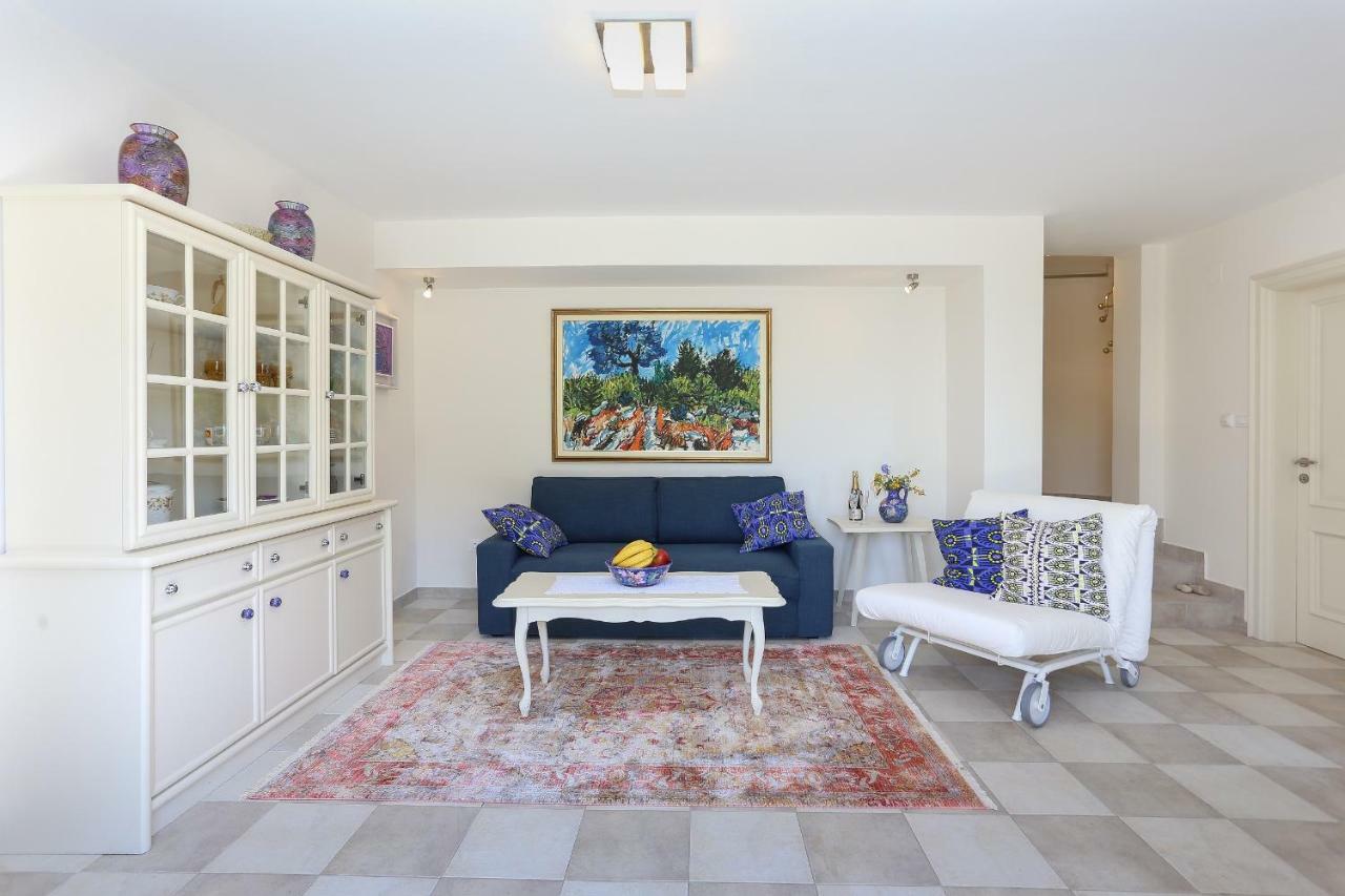 Secret Garden Barada Beach Apartment Trogir Exterior foto