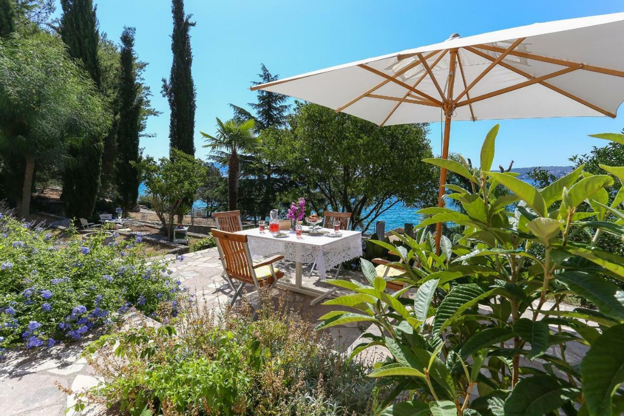 Secret Garden Barada Beach Apartment Trogir Exterior foto