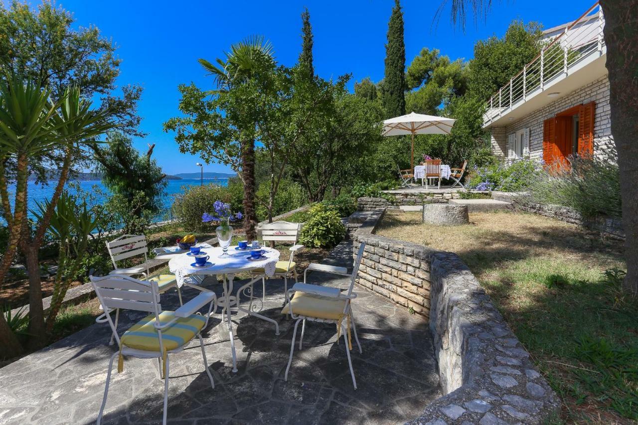 Secret Garden Barada Beach Apartment Trogir Exterior foto